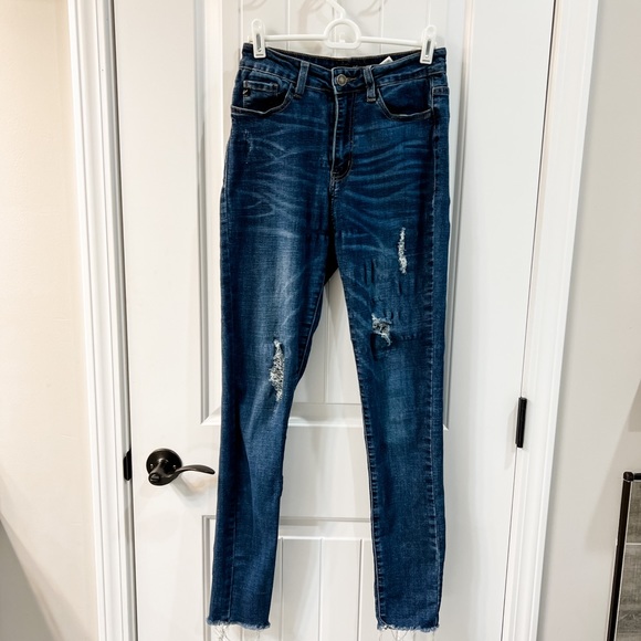 Kancan Dark Wash Raw Hem Distressed 10” High Rise Skinny Jeans Size 26 - Picture 2 of 11